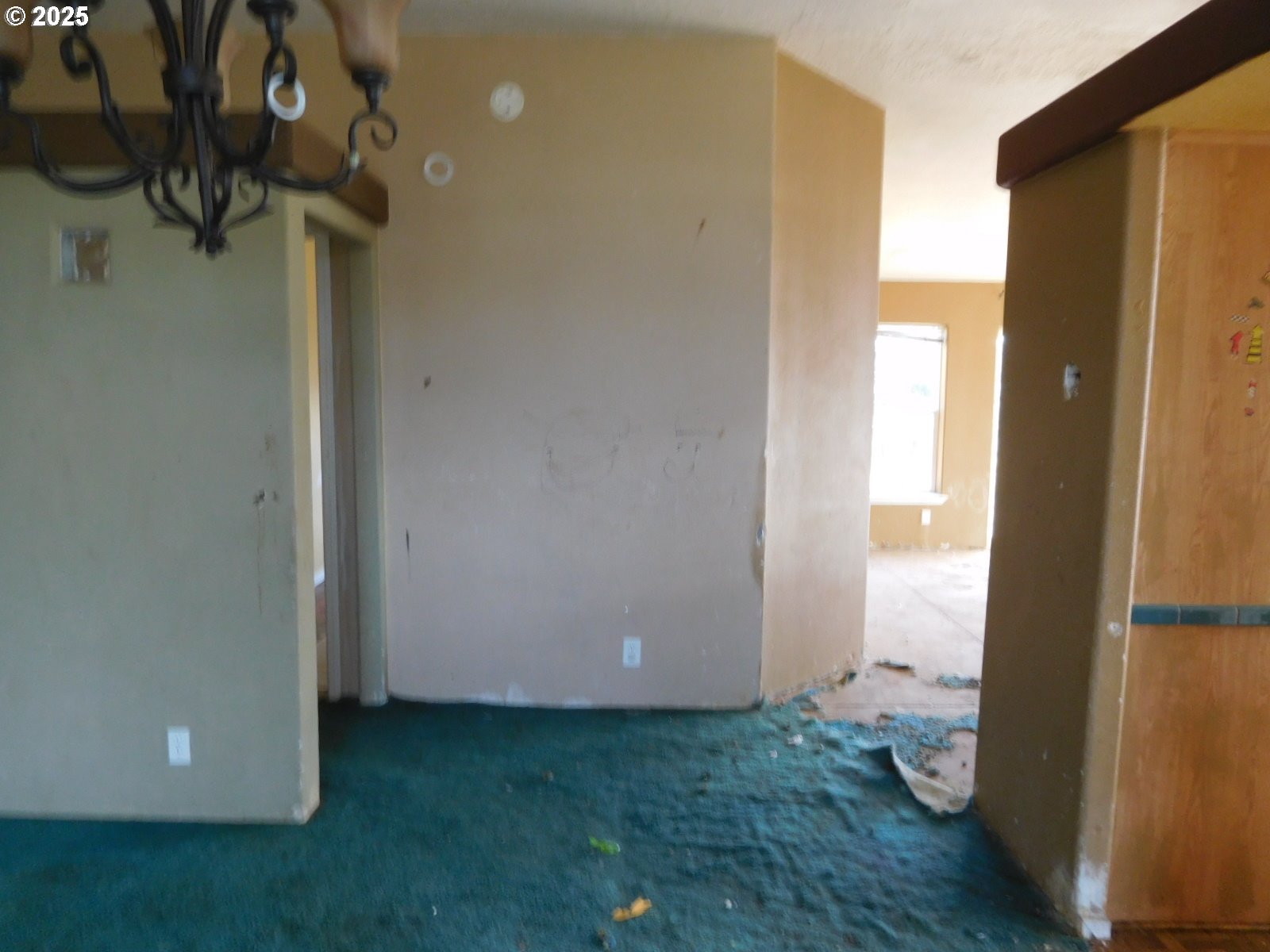 595 South E 13th Irrigon, OR 97844 - Photo 25 of 31 a view of water heater room