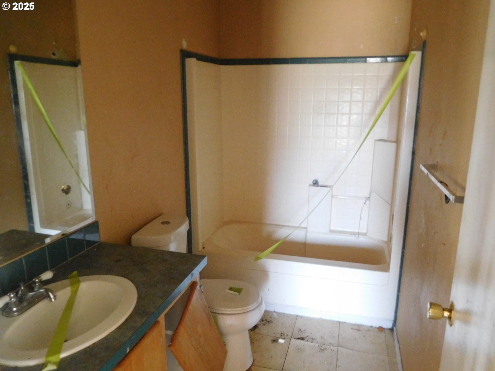 595 South E 13th Irrigon, OR 97844 - Photo 29 of 31 a bathroom with a granite countertop sink toilet and shower
