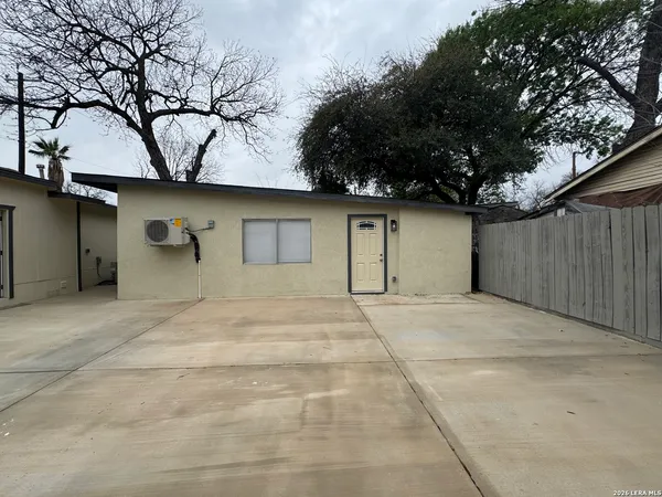 $3,500 | 631 East Mistletoe, San Antonio, TX 78212