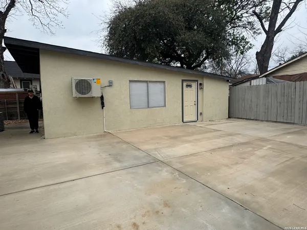 $3,500 | 631 East Mistletoe, San Antonio, TX 78212
