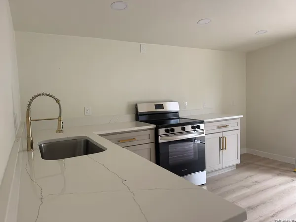 $3,500 | 631 East Mistletoe, San Antonio, TX 78212