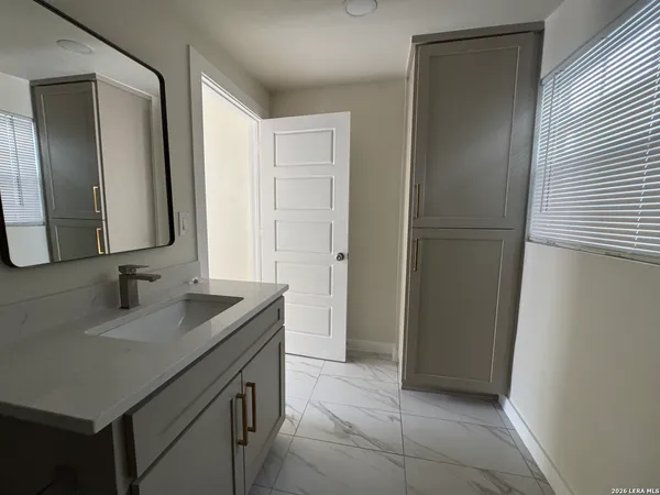 $3,500 | 631 East Mistletoe, San Antonio, TX 78212