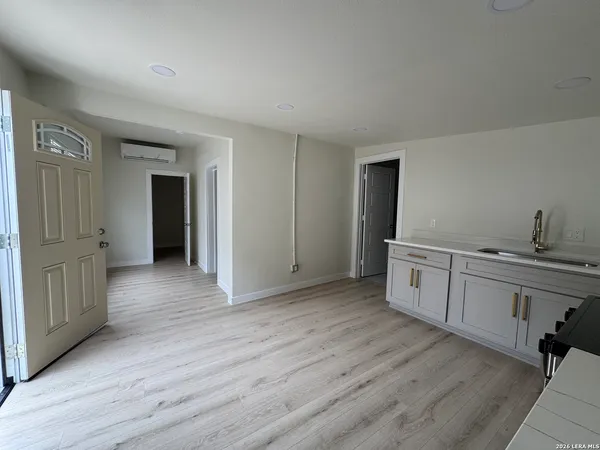 $3,500 | 631 East Mistletoe, San Antonio, TX 78212
