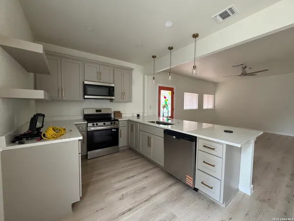 $3,500 | 631 East Mistletoe, San Antonio, TX 78212