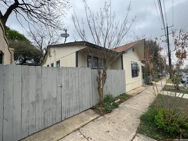 $3,500 | 631 East Mistletoe, San Antonio, TX 78212