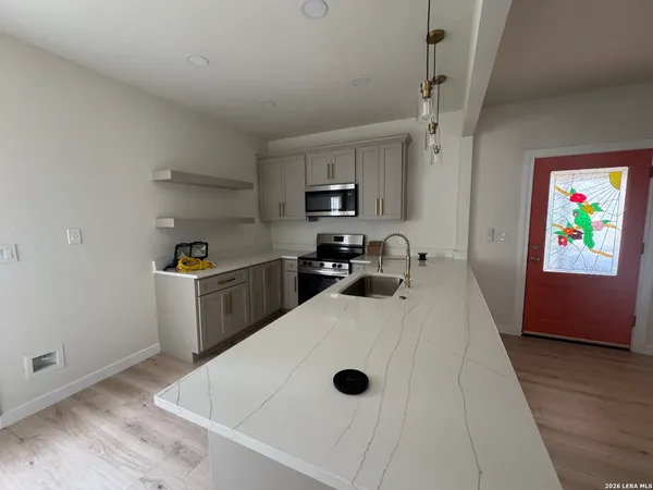 $3,500 | 631 East Mistletoe, San Antonio, TX 78212