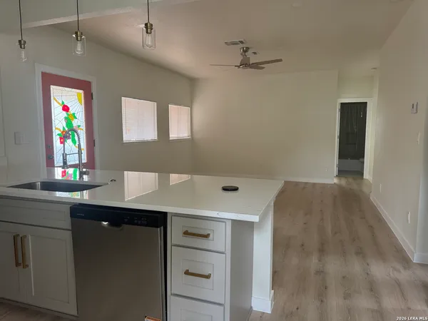 $3,500 | 631 East Mistletoe, San Antonio, TX 78212