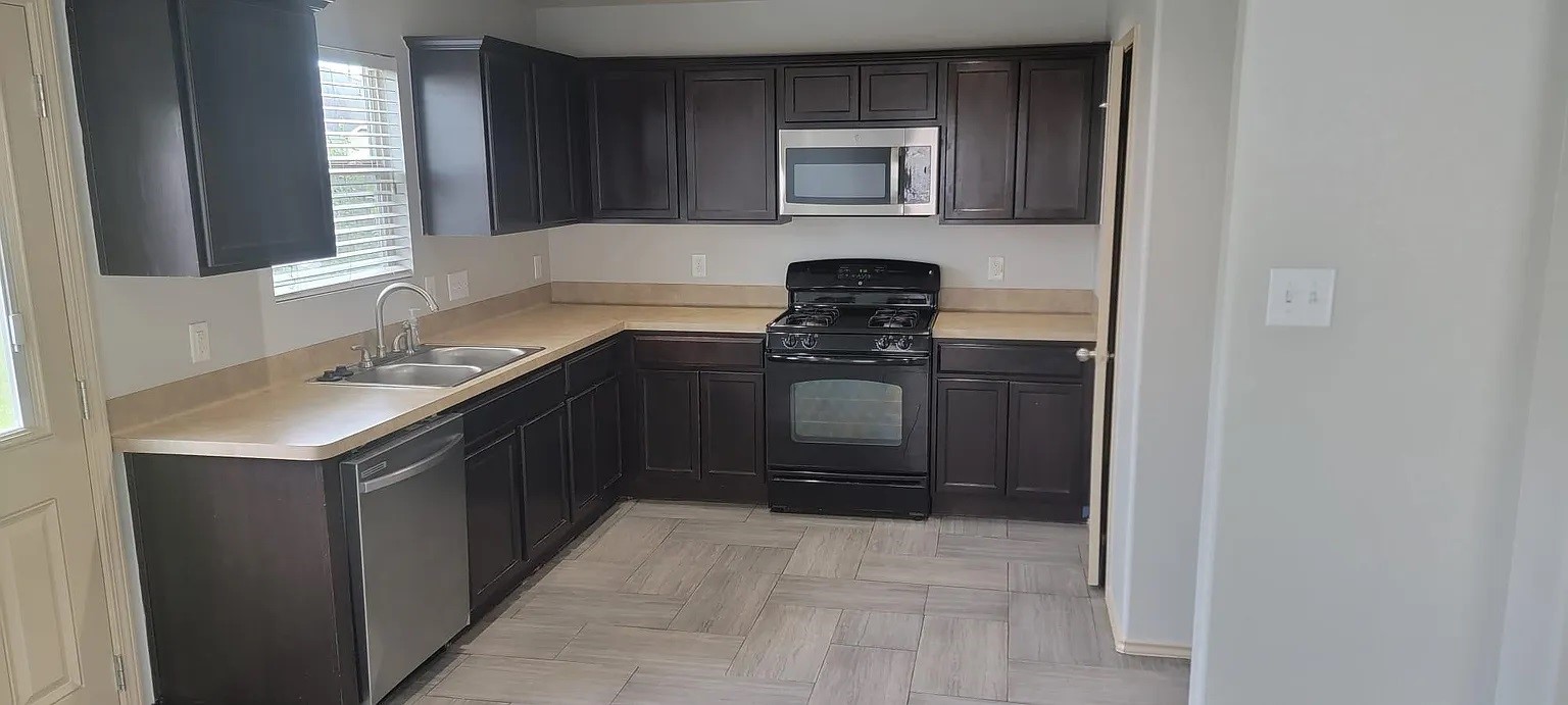 5518 Rustling Gates Lane Katy, TX 77449 - Photo 3 of 18