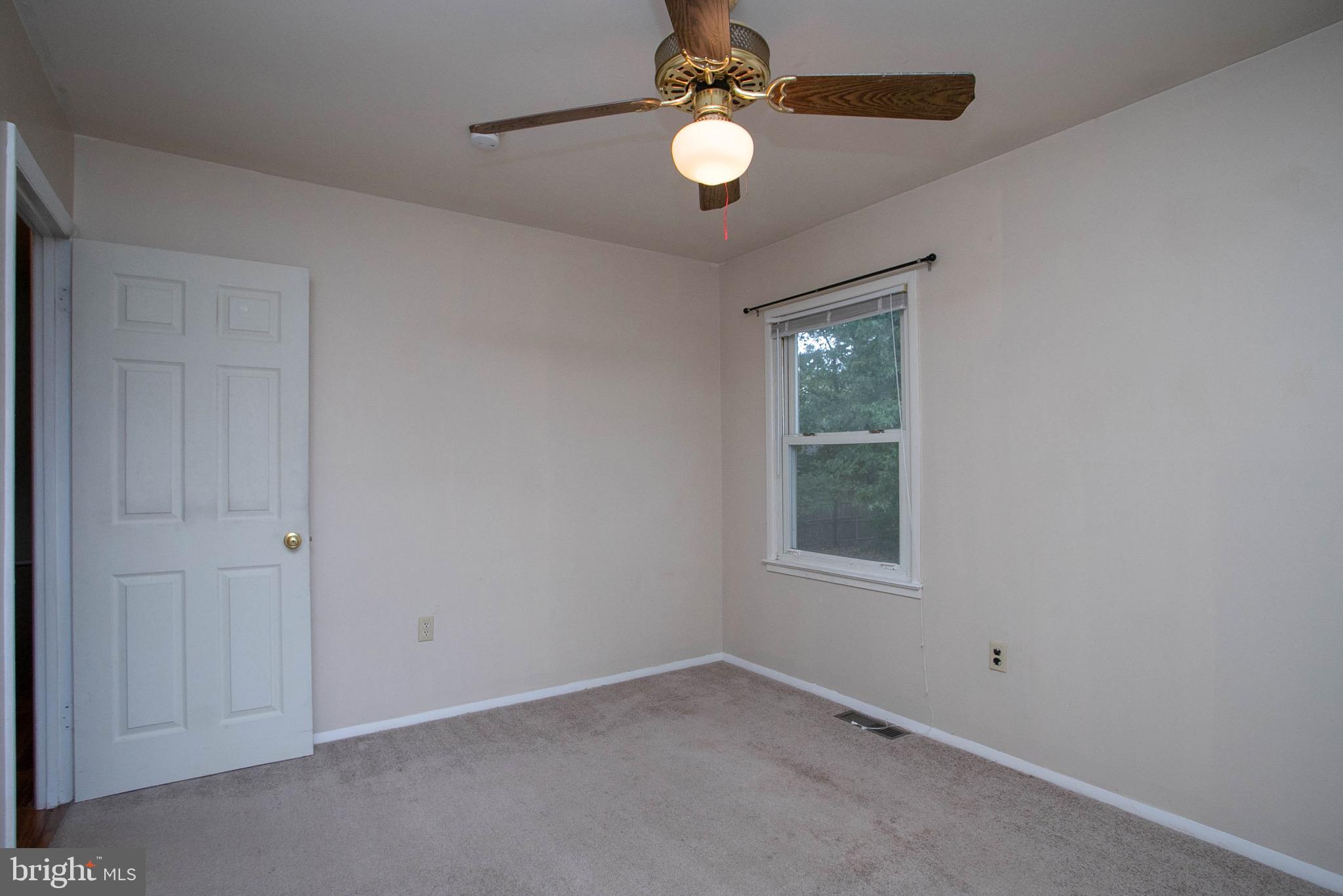 1147 Harvard Road Waldorf, MD 20602 - Photo 17 of 34 Bedroom