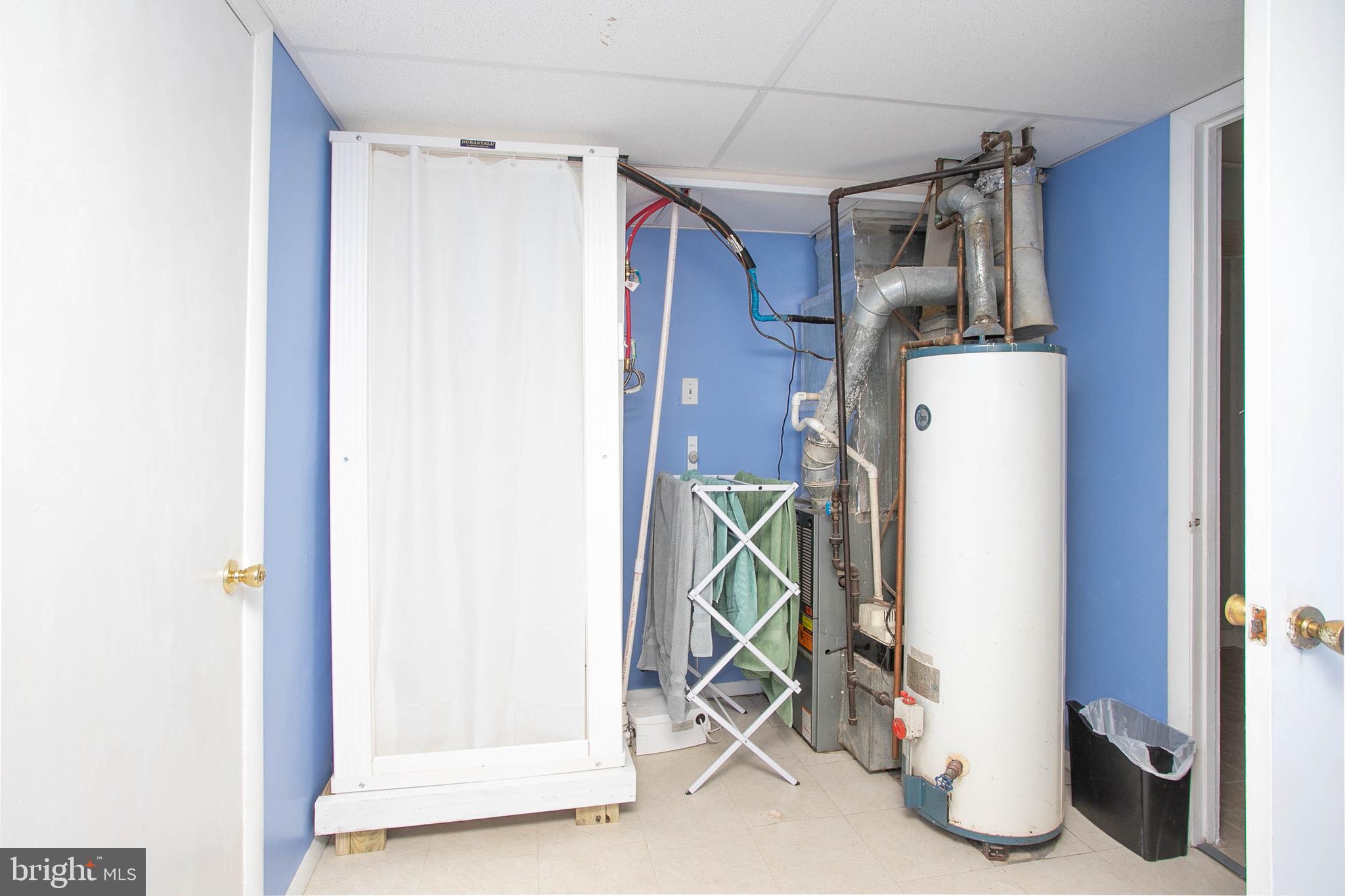 1147 Harvard Road Waldorf, MD 20602 - Photo 20 of 34 Stand alone shower in basement
