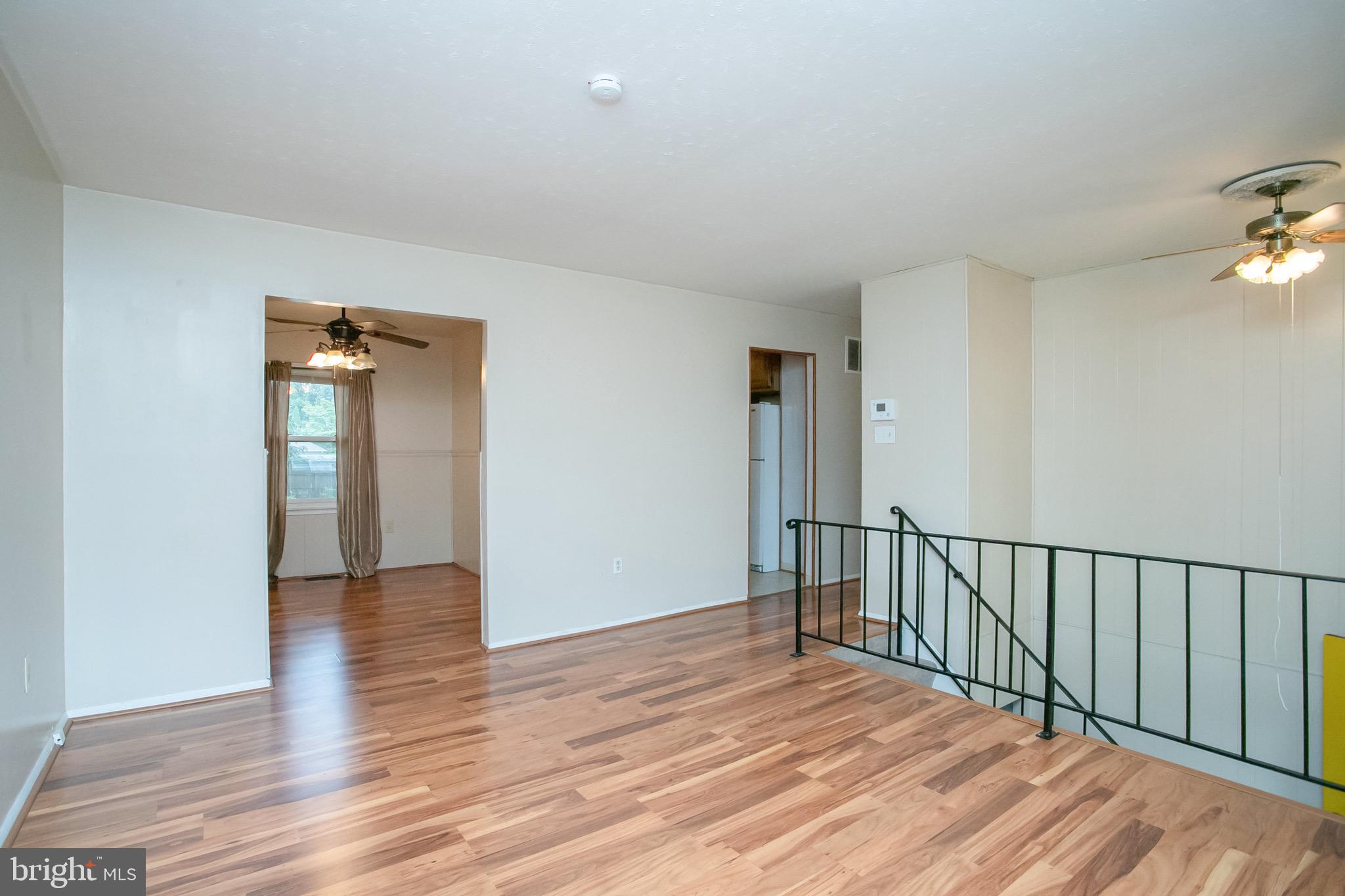 1147 Harvard Road Waldorf, MD 20602 - Photo 3 of 34 Living room