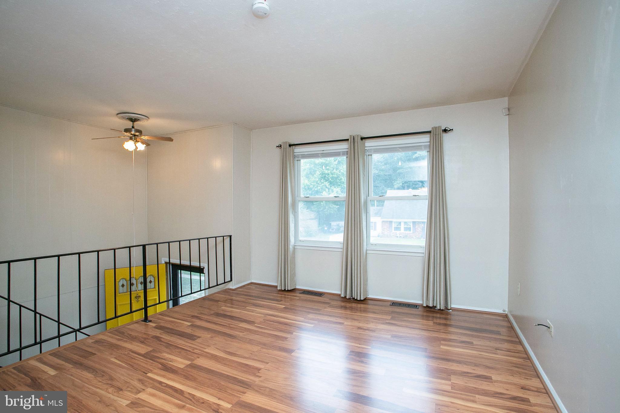 1147 Harvard Road Waldorf, MD 20602 - Photo 25 of 34 Living room