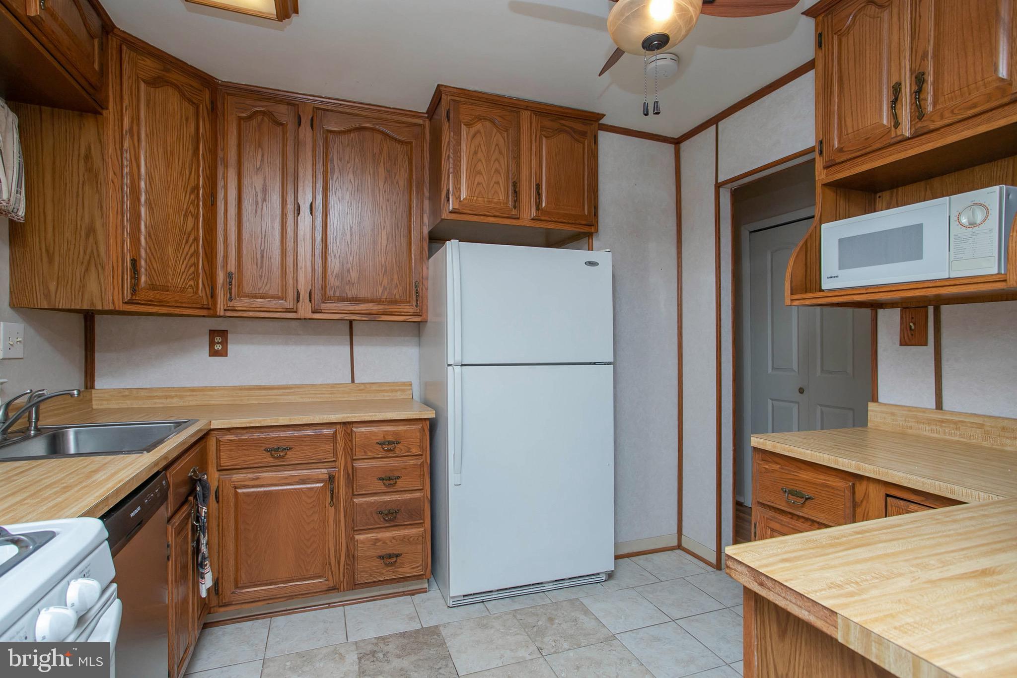 1147 Harvard Road Waldorf, MD 20602 - Photo 6 of 34 Kitchen