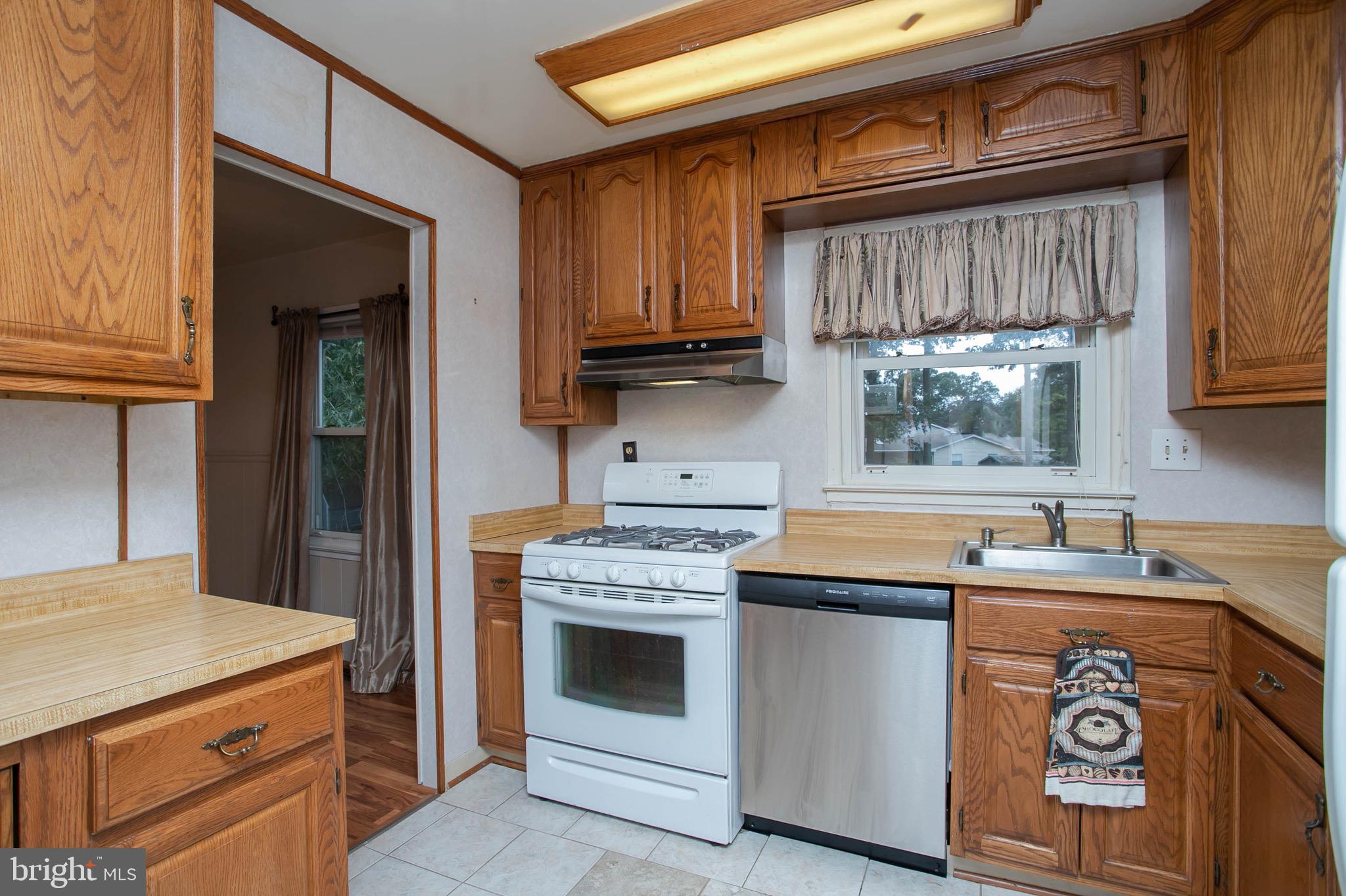 1147 Harvard Road Waldorf, MD 20602 - Photo 7 of 34 Kitchen