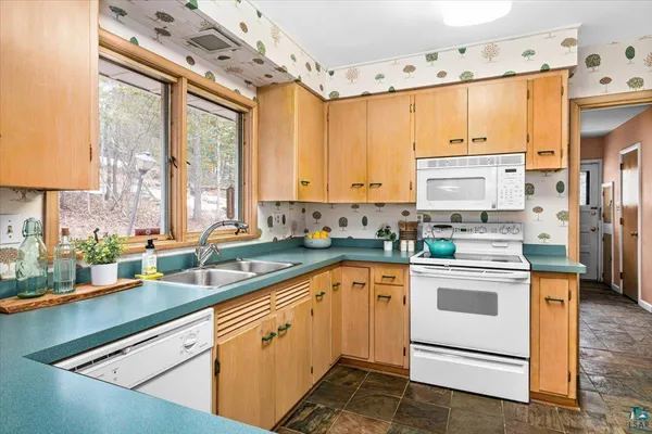 $489,900 | 3621 East Superior Street, Duluth, MN 55804