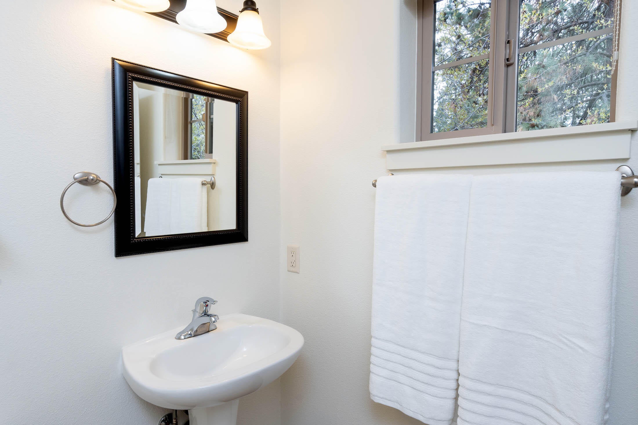 1868 Northwest Shevlin Park Road Bend, OR 97703 - Photo 12 of 19 11 primary sink