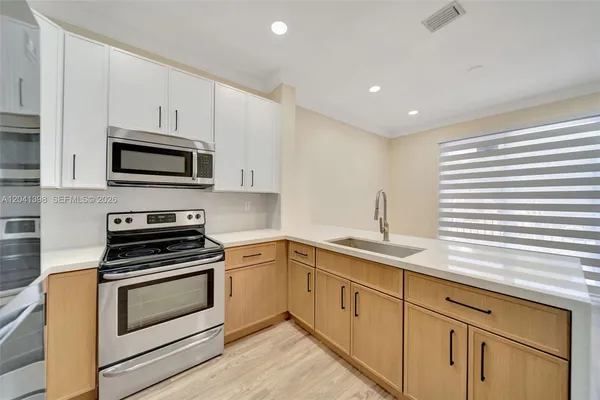 $2,300 | 17620 Northwest 73rd Avenue, Unit 20517, Hialeah, FL 33015