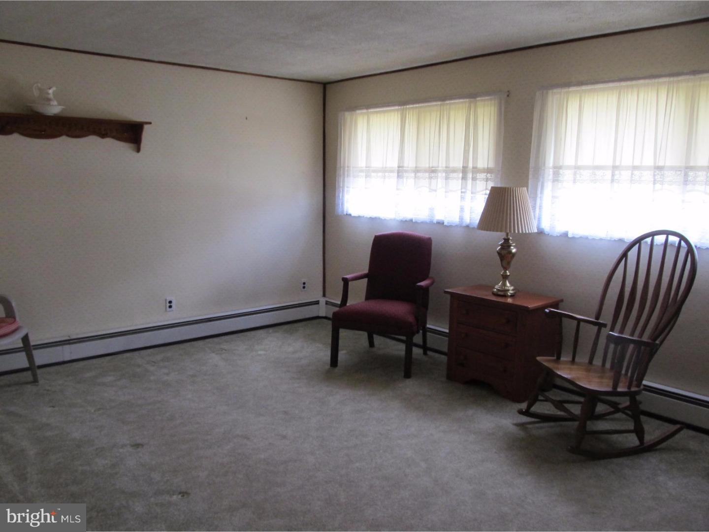 820 Cricket Road Secane, PA 19018 - Photo 3 of 18 Living Room