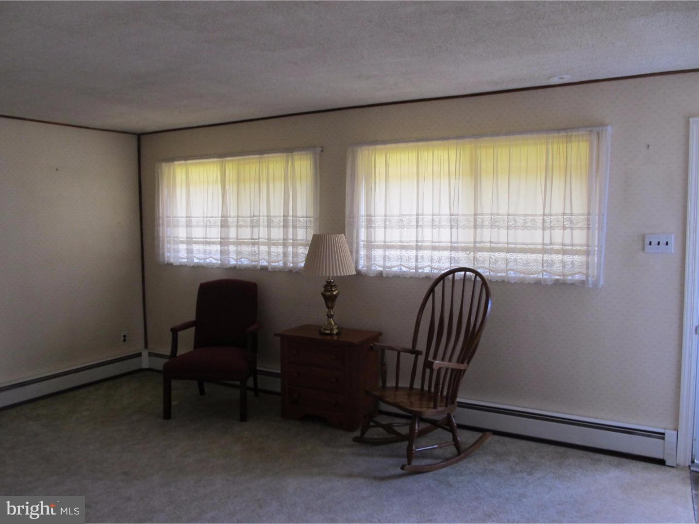 820 Cricket Road Secane, PA 19018 - Photo 4 of 18 Living Room