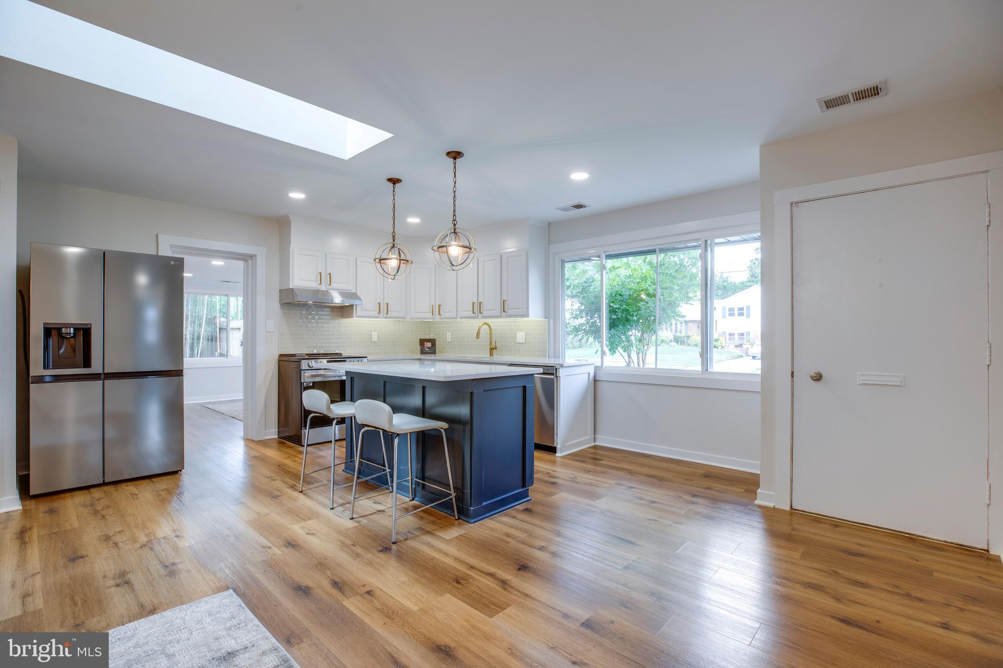 6815 Front Royal Road Springfield, VA 22151 - Photo 3 of 57