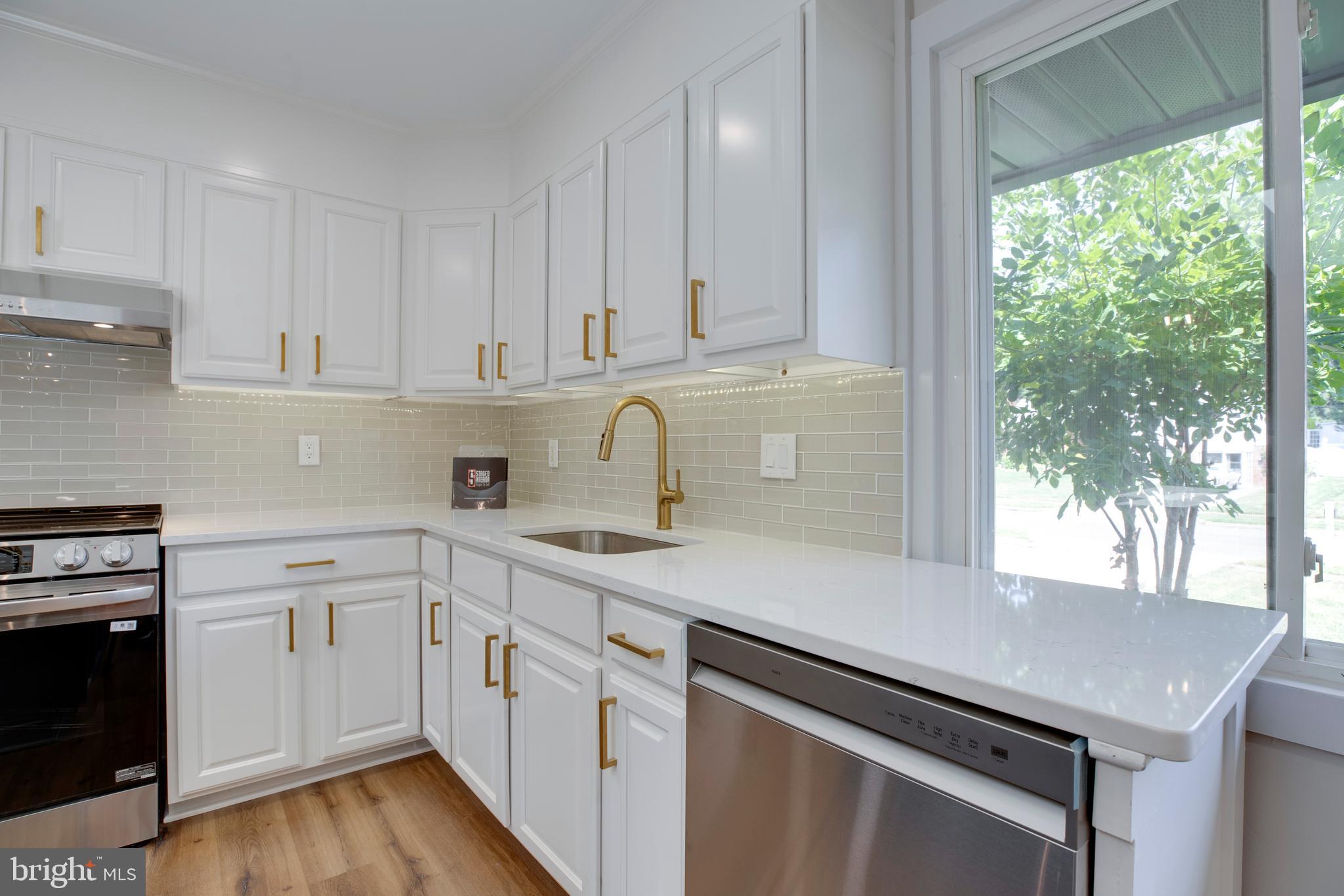 6815 Front Royal Road Springfield, VA 22151 - Photo 9 of 57