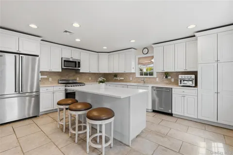 $1,575,000 | 47 Syosset Circle, Syosset, NY 11791