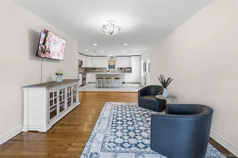 $1,575,000 | 47 Syosset Circle, Syosset, NY 11791
