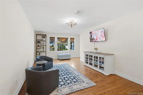 $1,575,000 | 47 Syosset Circle, Syosset, NY 11791