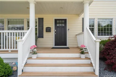 $1,575,000 | 47 Syosset Circle, Syosset, NY 11791