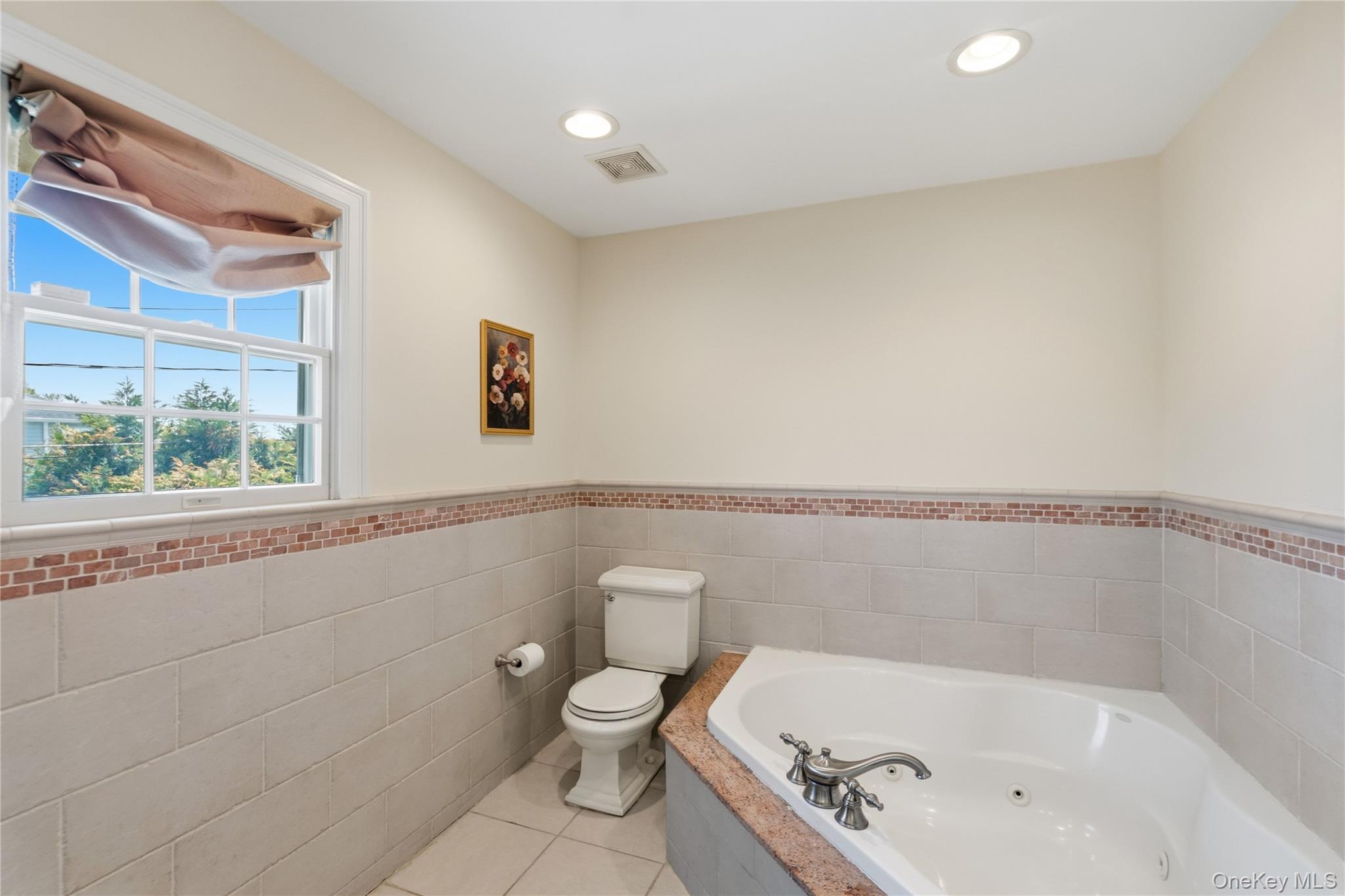 47 Syosset Circle Syosset, NY 11791 - Photo 21 of 30 a bathroom with a bathtub and toilet