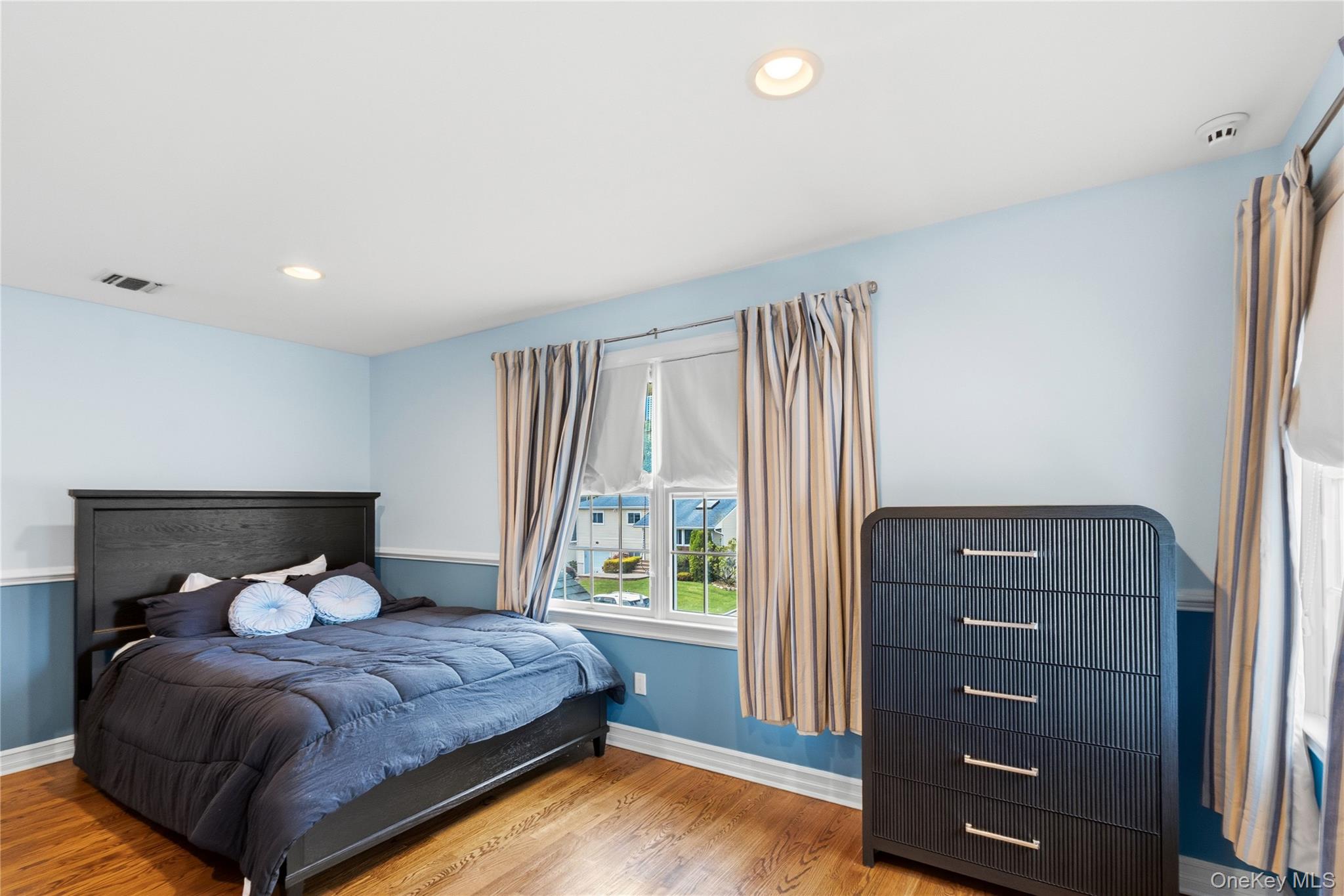 47 Syosset Circle Syosset, NY 11791 - Photo 22 of 30 a bedroom with a bed and a window