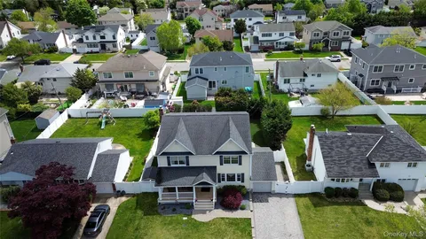 $1,575,000 | 47 Syosset Circle, Syosset, NY 11791