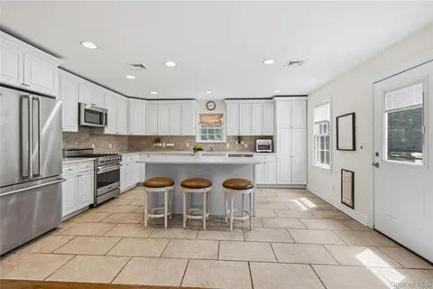 $1,575,000 | 47 Syosset Circle, Syosset, NY 11791