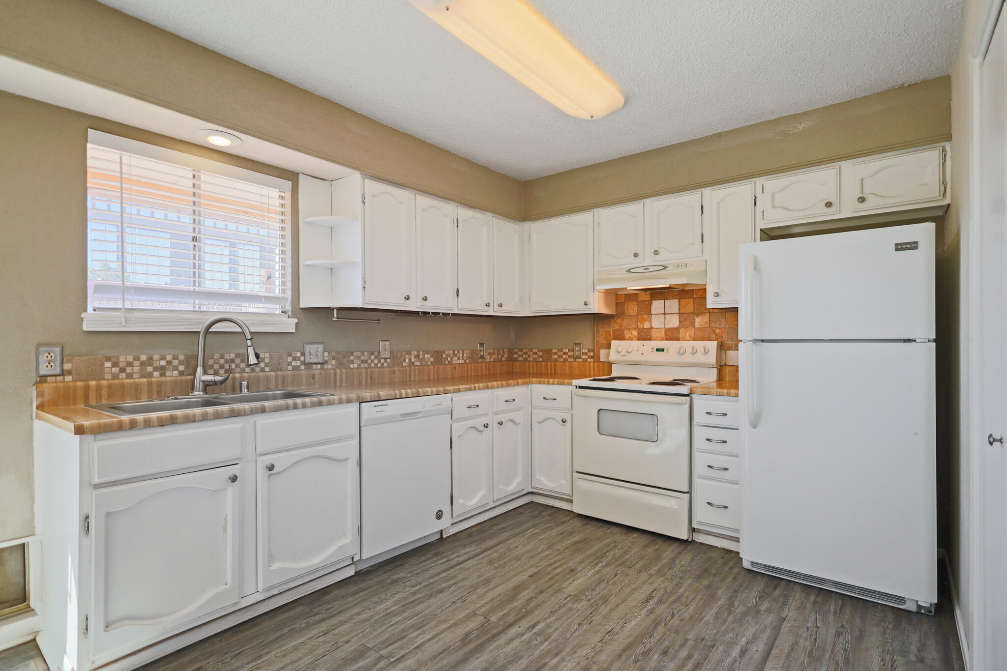 4701 48th Street Lubbock, TX 79414 - Photo 12 of 43 IMG_4126