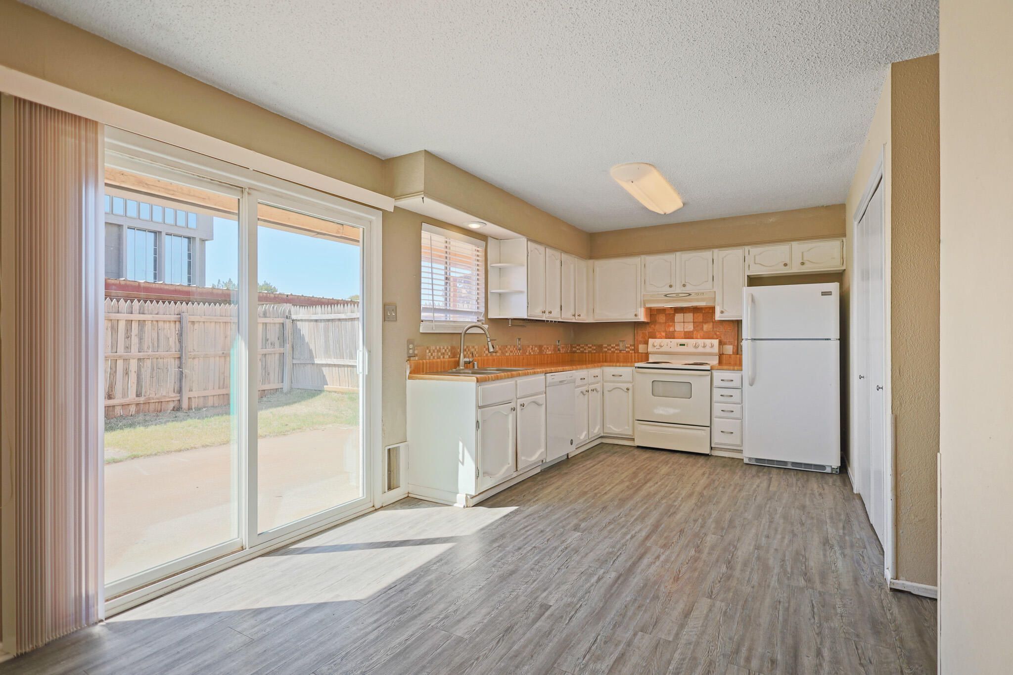 4701 48th Street Lubbock, TX 79414 - Photo 13 of 43 IMG_4127