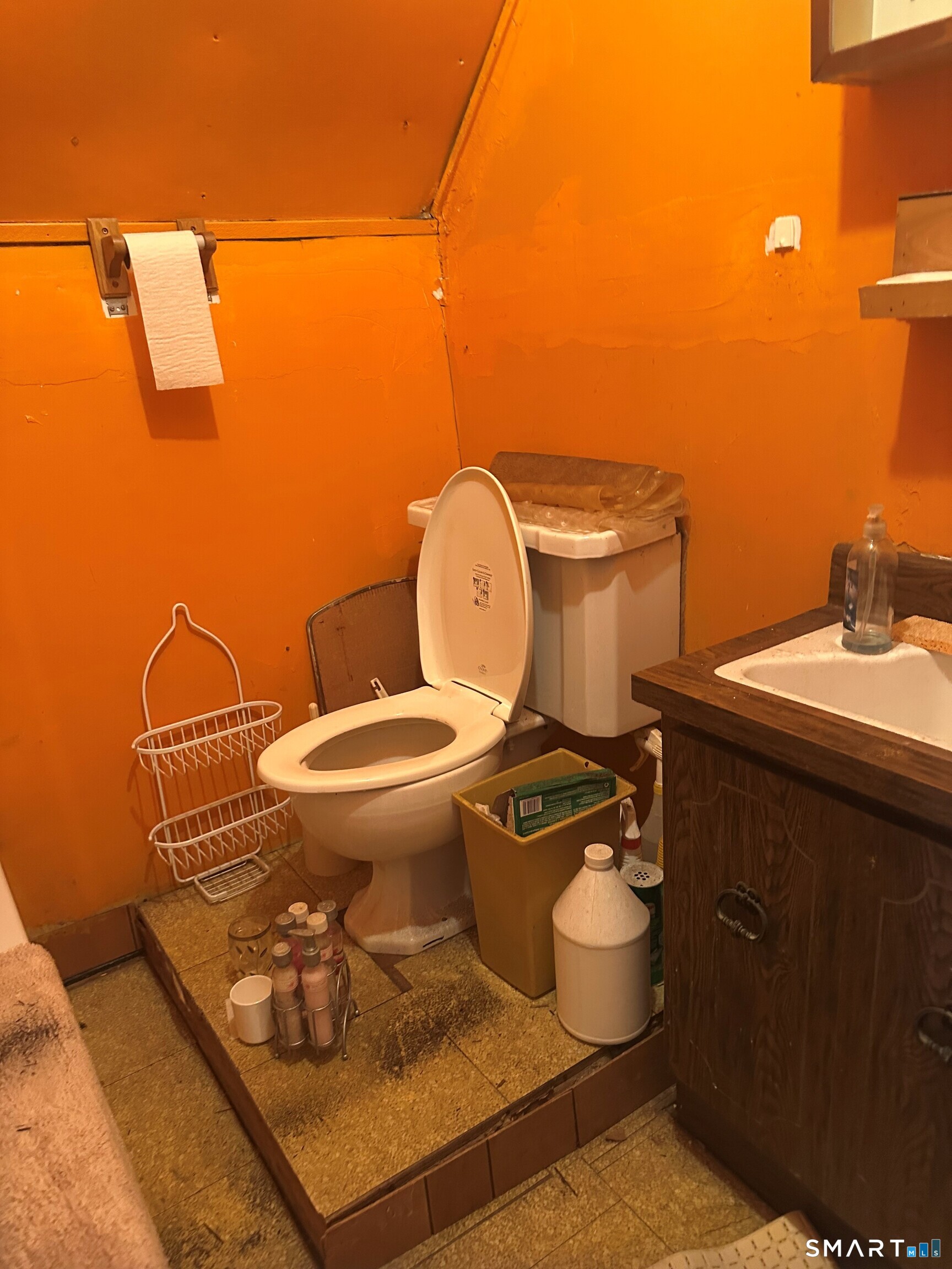 35 Tilton Street New Haven, CT 06511 - Photo 32 of 36 a bathroom with a toilet and a mirror