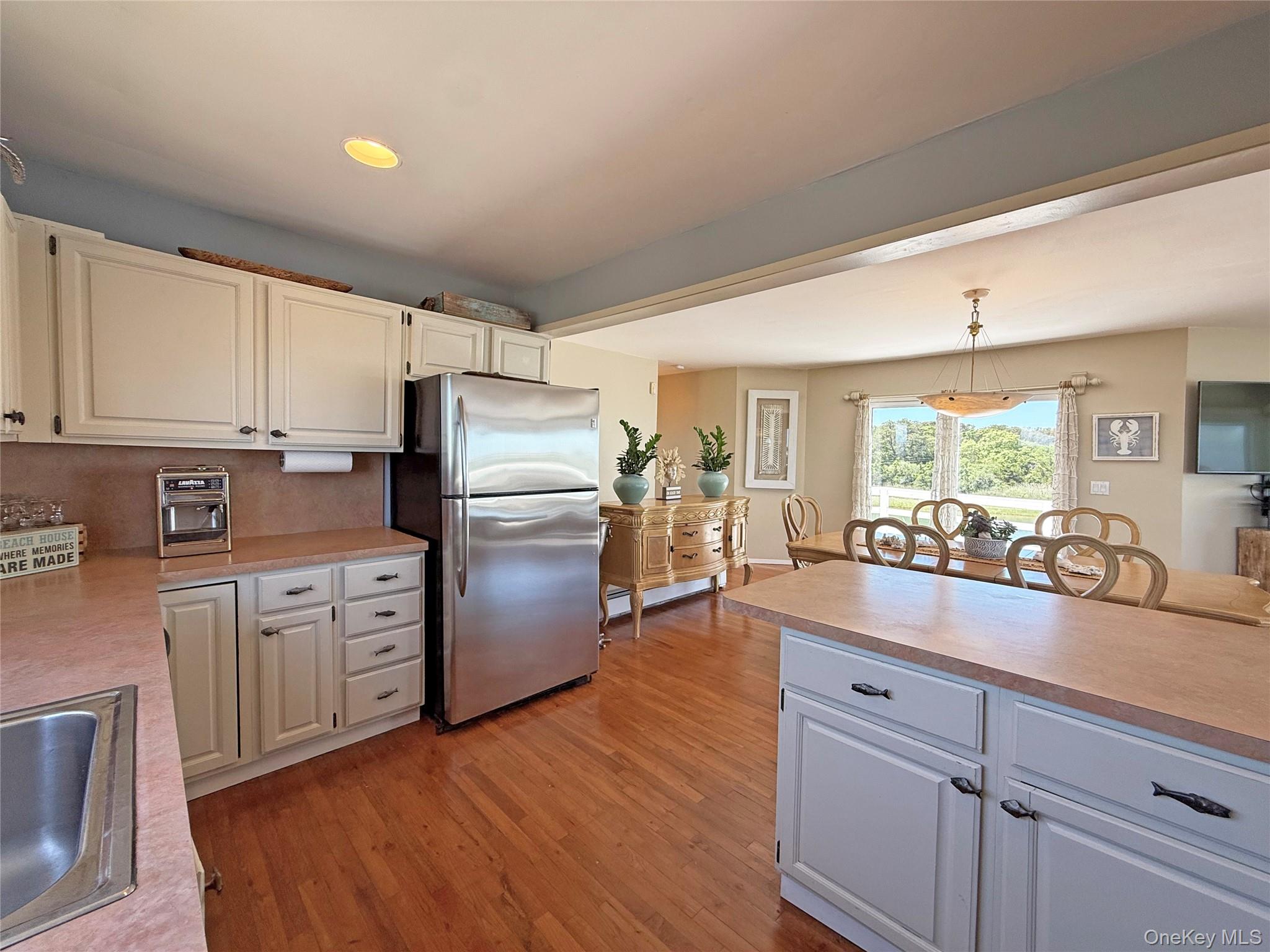19 Cold Spring Court Southampton, NY 11968 - Photo 11 of 28