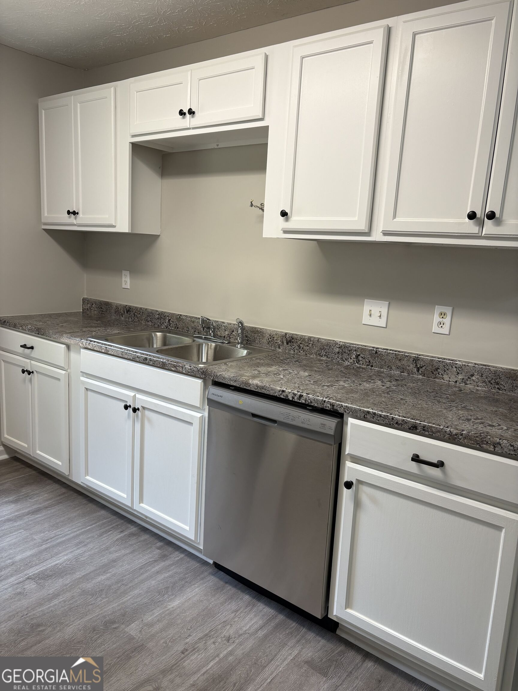 6103 Chaseland Road Rex, GA 30273 - Photo 8 of 22 Gallery Image 8