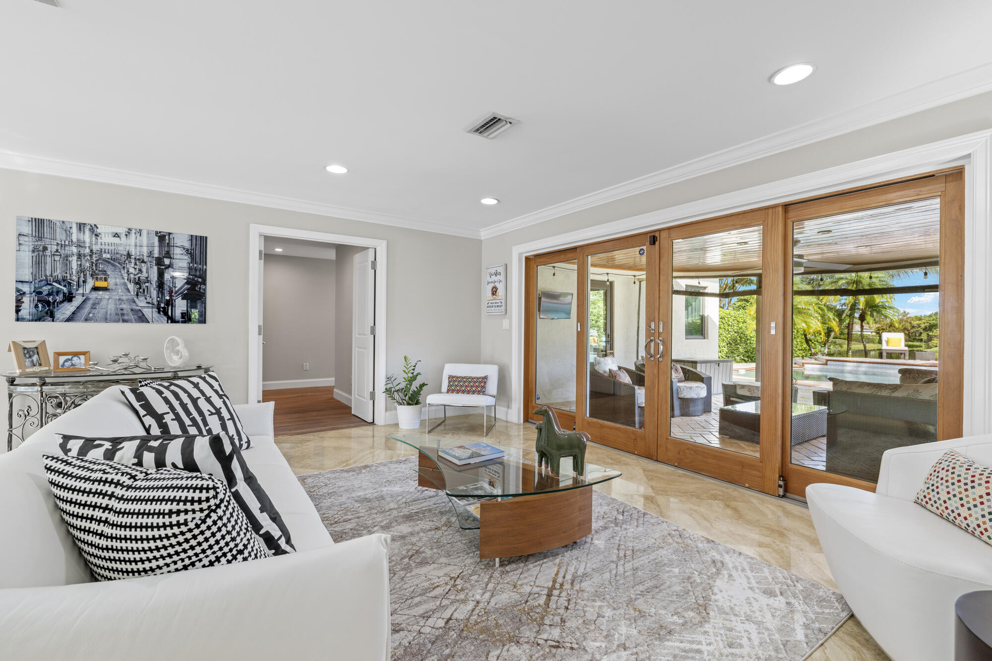 1069 West Palmetto Park Road Boca Raton, FL 33486 - Photo 4 of 54 Living Room