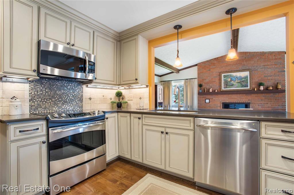 862 Dunedin Drive Rochester Hills, MI 48309 - Photo 13 of 26