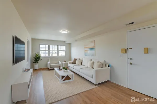 $1,900 | 6 College Drive, Edison, NJ 08817