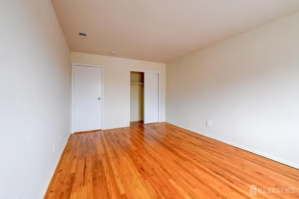 $1,900 | 6 College Drive, Edison, NJ 08817