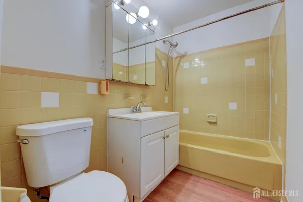 $1,900 | 6 College Drive, Edison, NJ 08817