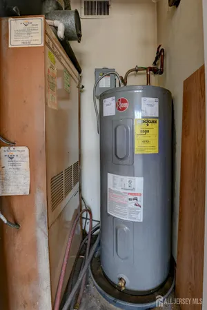 $1,900 | 6 College Drive, Edison, NJ 08817