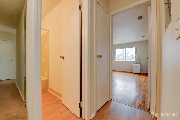 $1,900 | 6 College Drive, Edison, NJ 08817