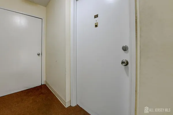 $1,900 | 6 College Drive, Edison, NJ 08817