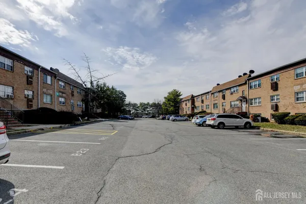 $1,900 | 6 College Drive, Edison, NJ 08817