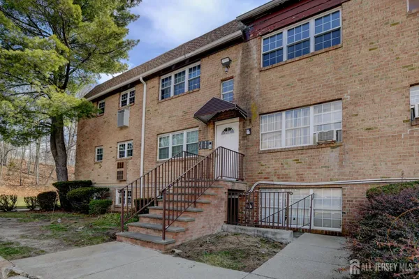 $1,900 | 6 College Drive, Edison, NJ 08817