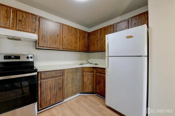 $1,900 | 6 College Drive, Edison, NJ 08817