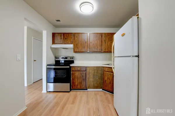 $1,900 | 6 College Drive, Edison, NJ 08817